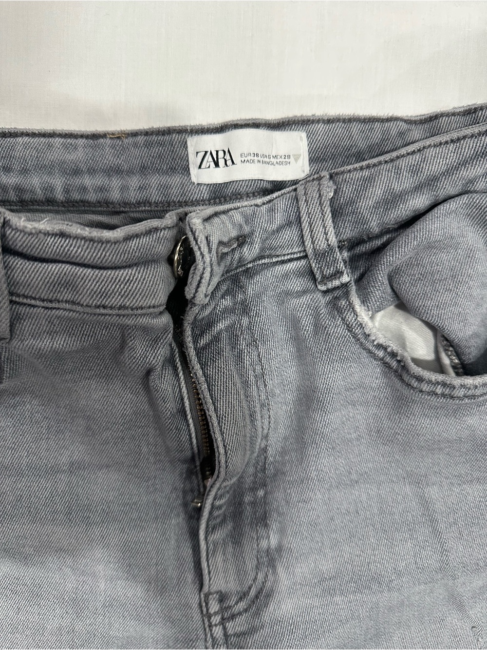 ZARA Women’s Light Gray Straight Leg Jeans